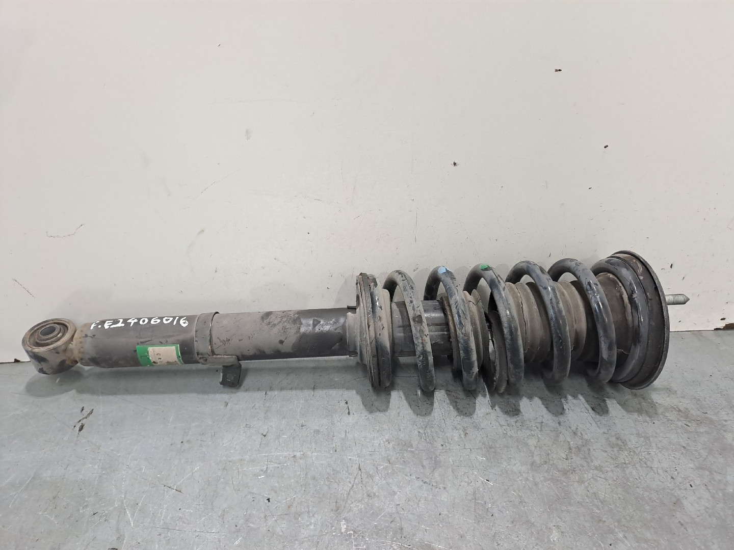 Left Front Shock Absorber LEXUS IS II (GSE2_, ALE2_, USE2_)
