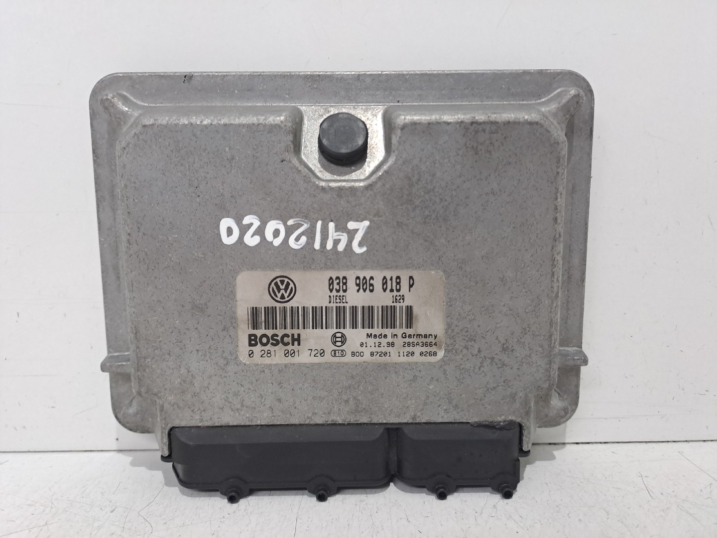 Engine control unit / ECU VOLKSWAGEN Passat (3B2)