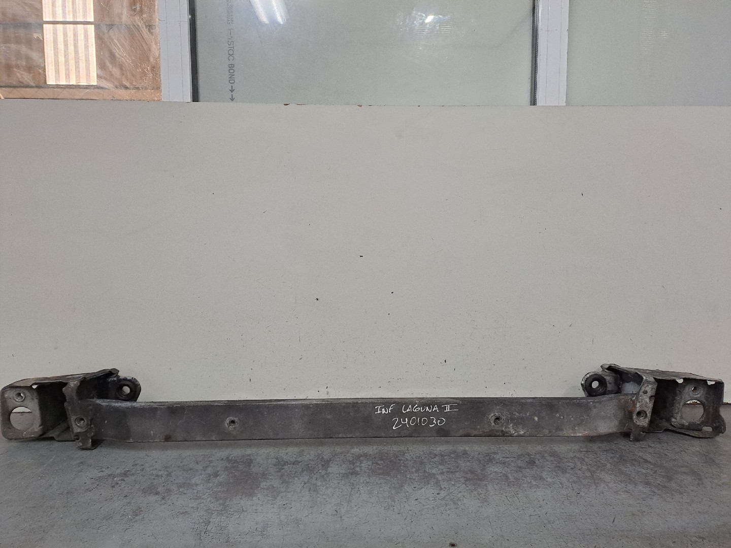 Front bumper reinforcement RENAULT Laguna II Break (KG0/1_) Imagem-0