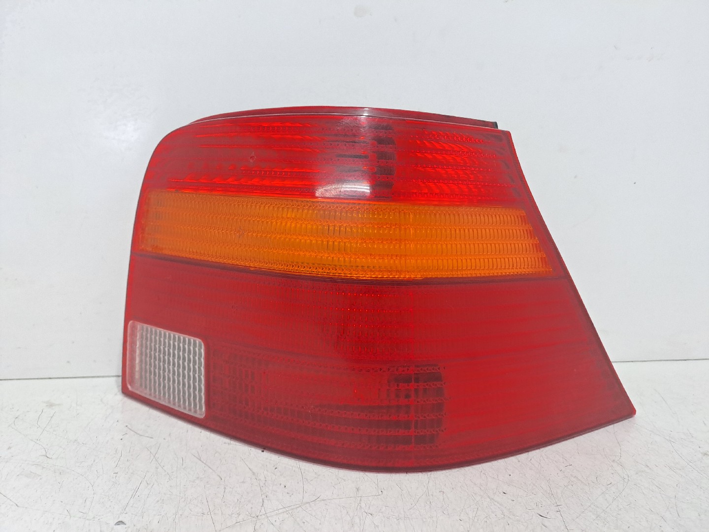 Right Tail light VOLKSWAGEN Golf IV (1J1)