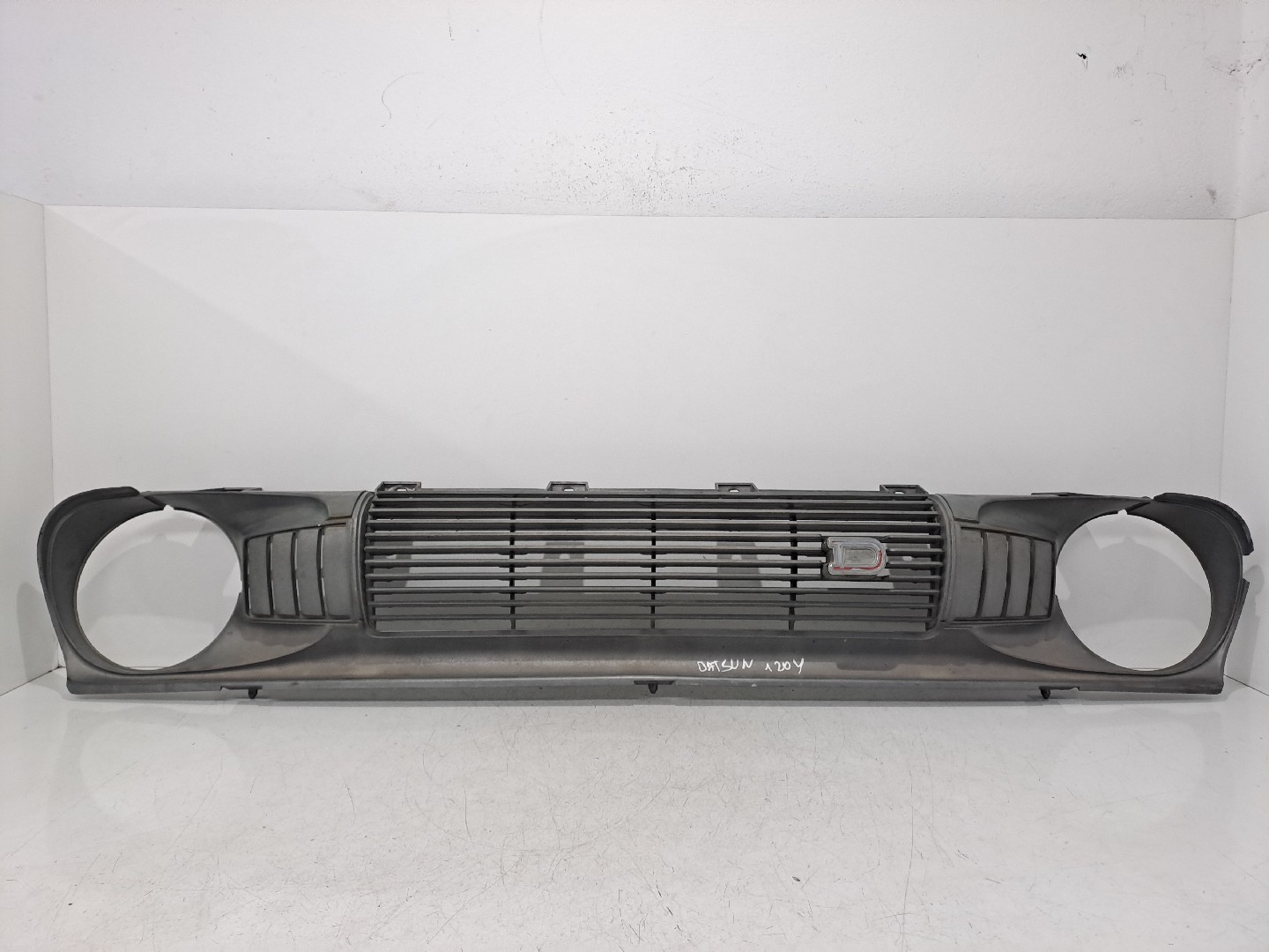 Grelha frente NISSAN Datsun 120 Y Coupé (KB210)