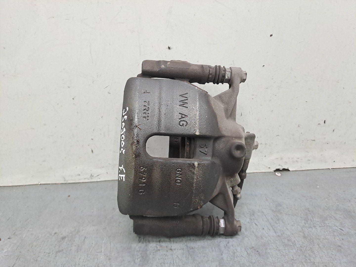 Bomba dos travões Frente Esquerda SKODA Octavia III Break (5E5)