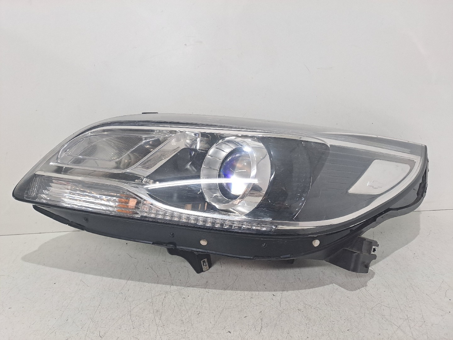 Ótica / farol esquerda CHEVROLET Malibu (V300)