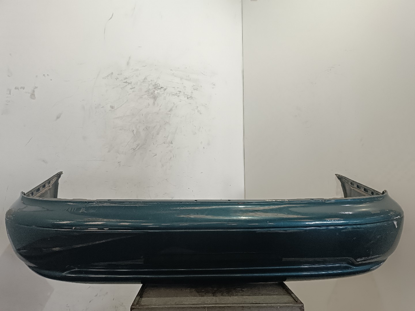 Pára-choques trás TOYOTA Corolla Sedan (_E10_)