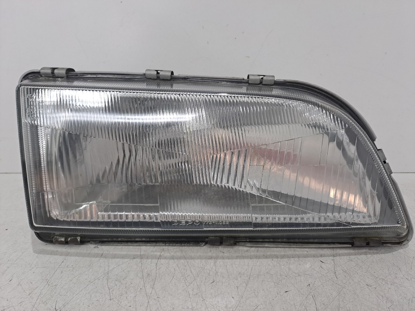 Right Headlight VOLVO S40 I (VS)