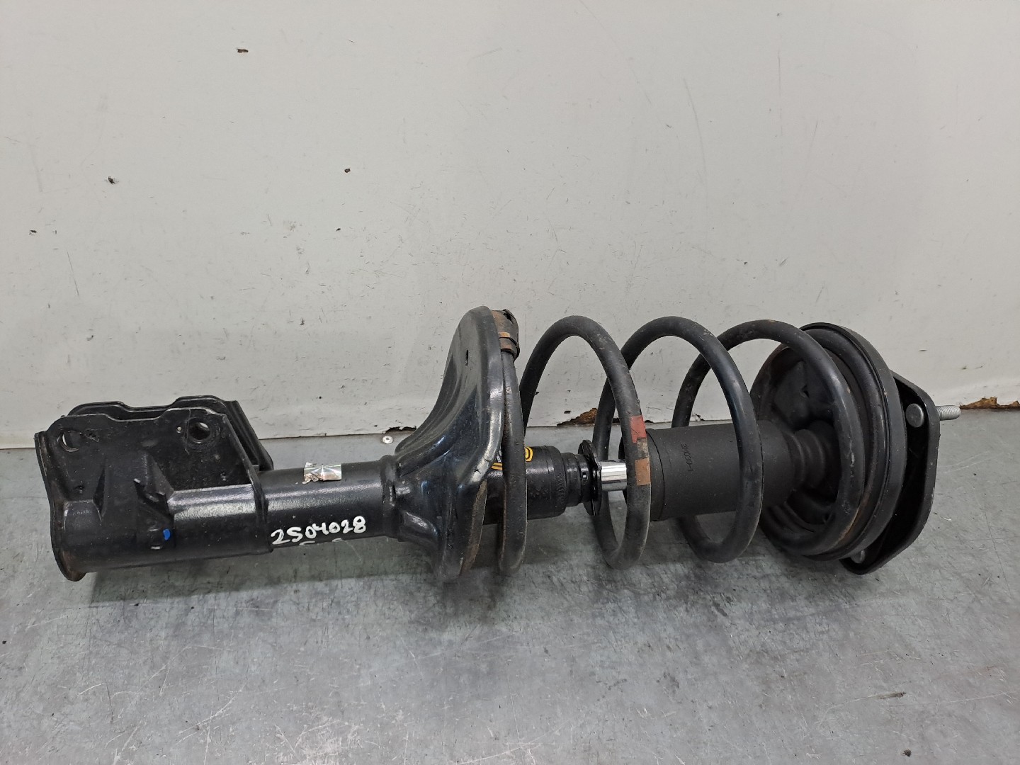 Left Front Shock Absorber MITSUBISHI Space Star Combi (DG_A)