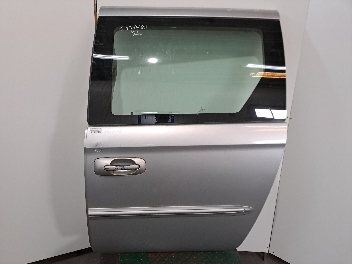 Left Sliding Door CHRYSLER Voyager IV (RG, RS)