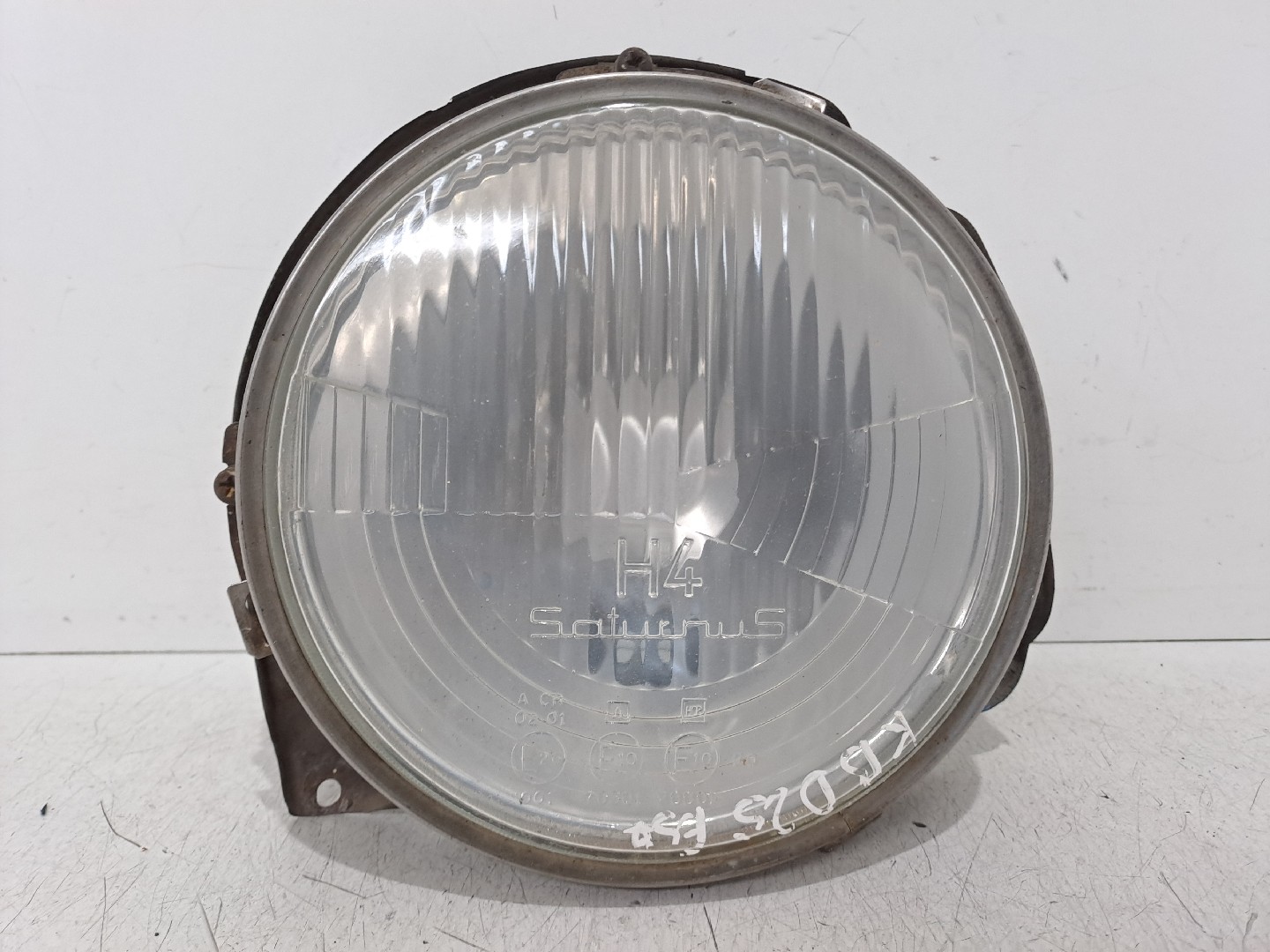 Ótica / farol esquerda ISUZU KB