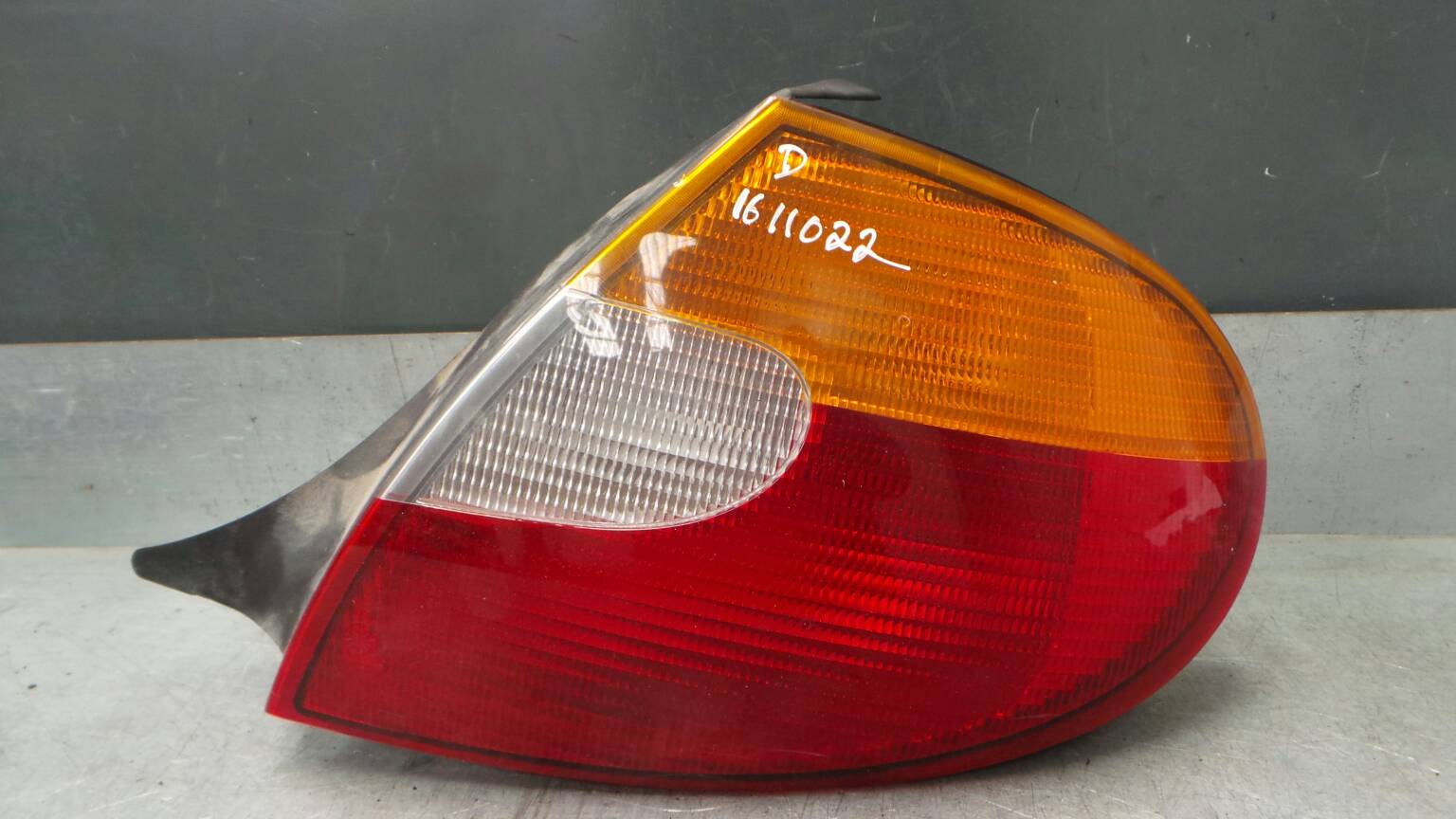Right Tail light CHRYSLER NEON II