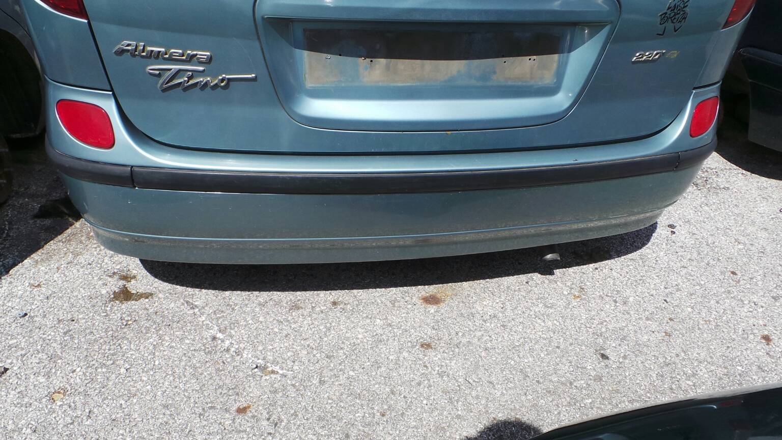 Pára-choques trás NISSAN Almera Tino (V10)