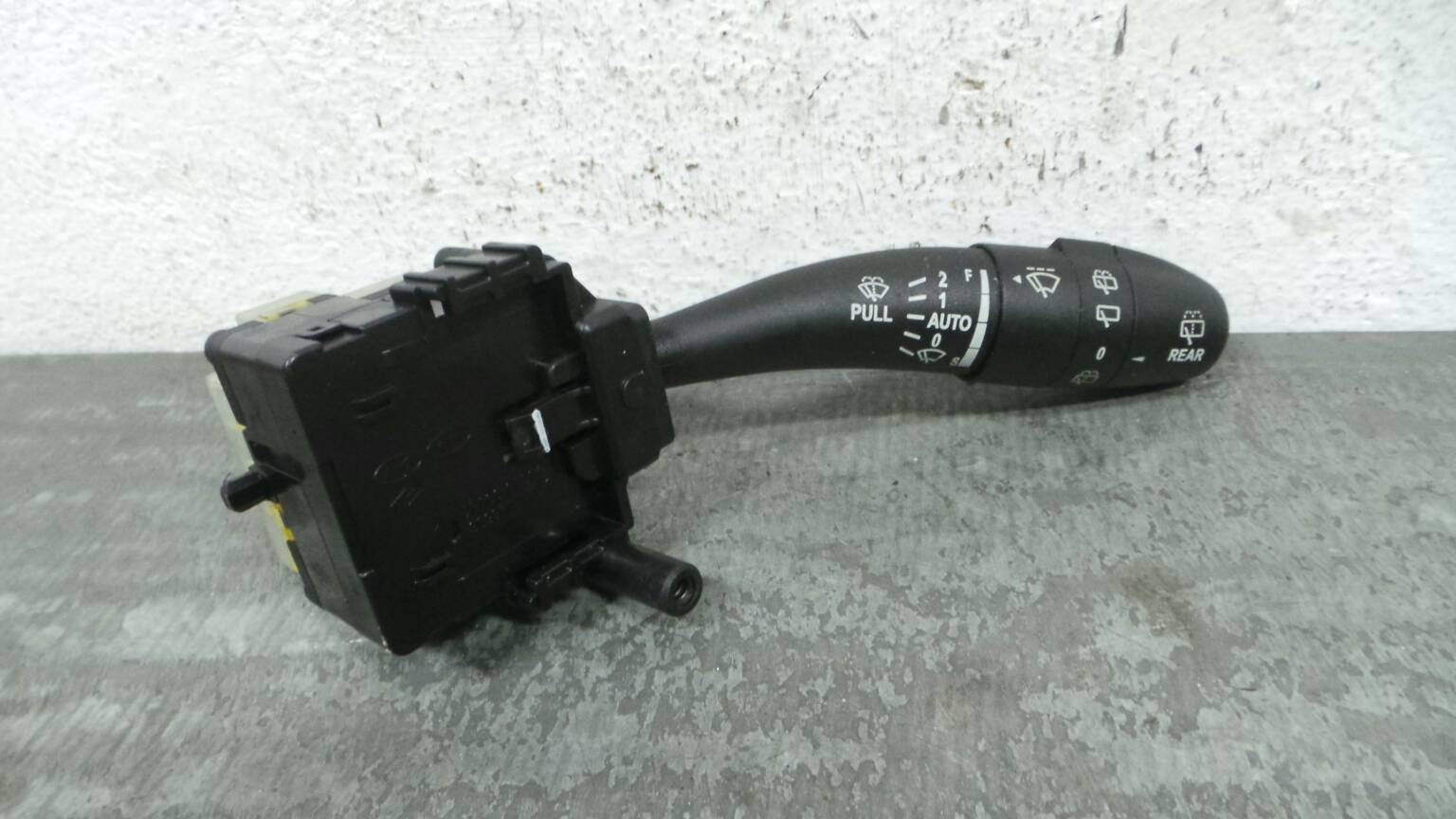 Conjunto / manetes de luzes e limpa vidros KIA Ceed SW (ED)