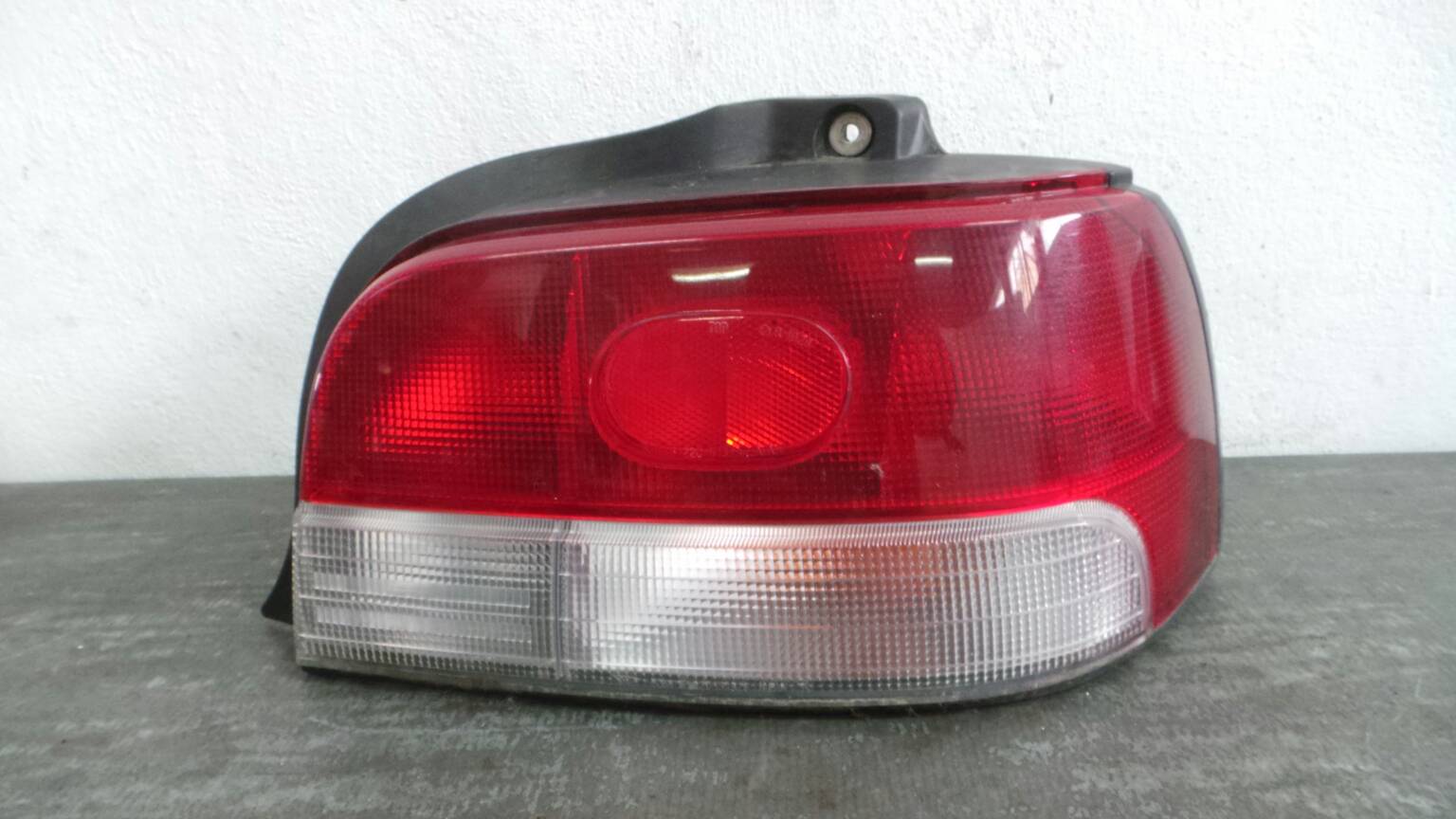Right Tail light DAIHATSU Charade IV (G200, G202)