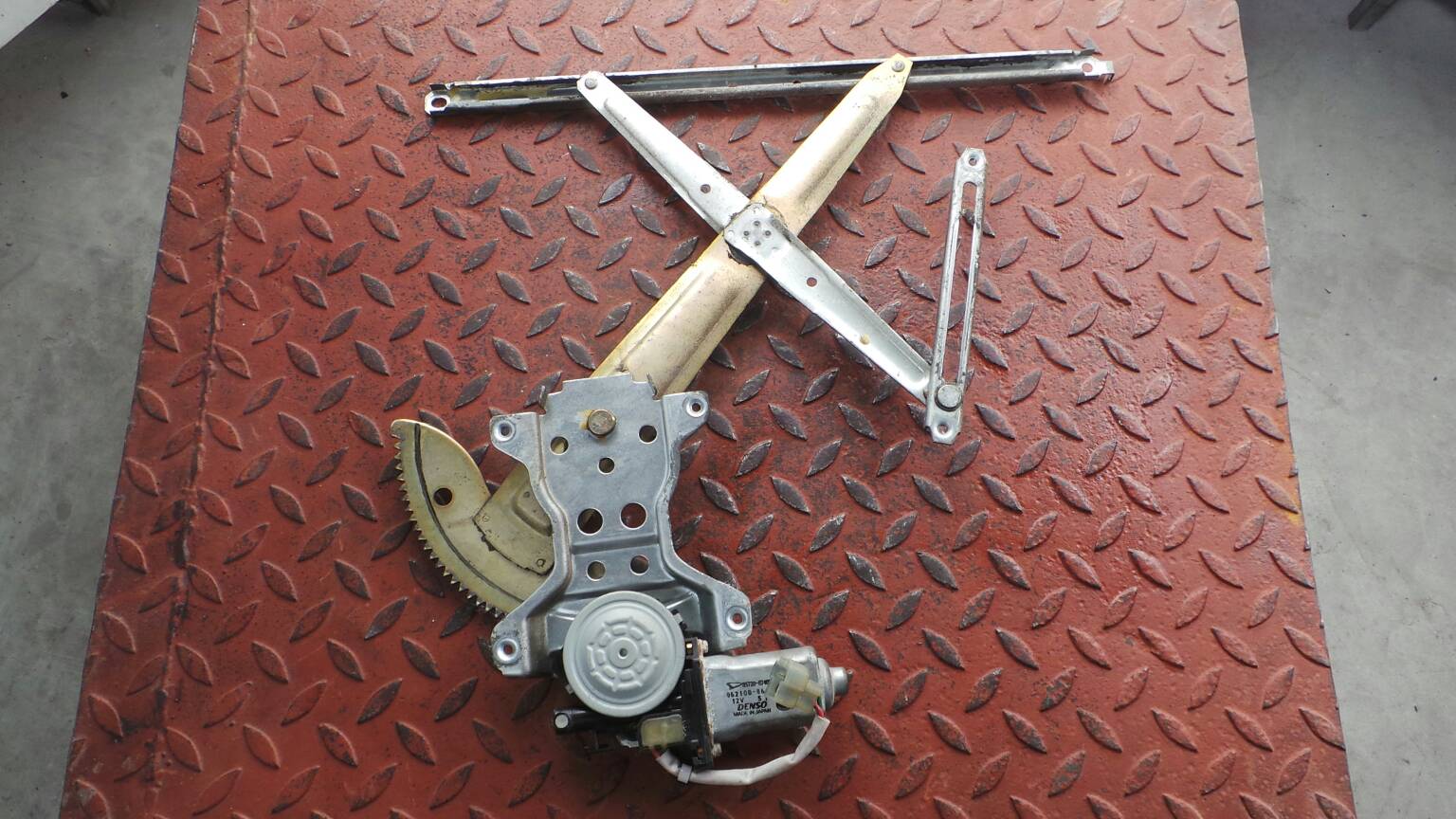 Left front window regulator DAIHATSU Terios (J1_)