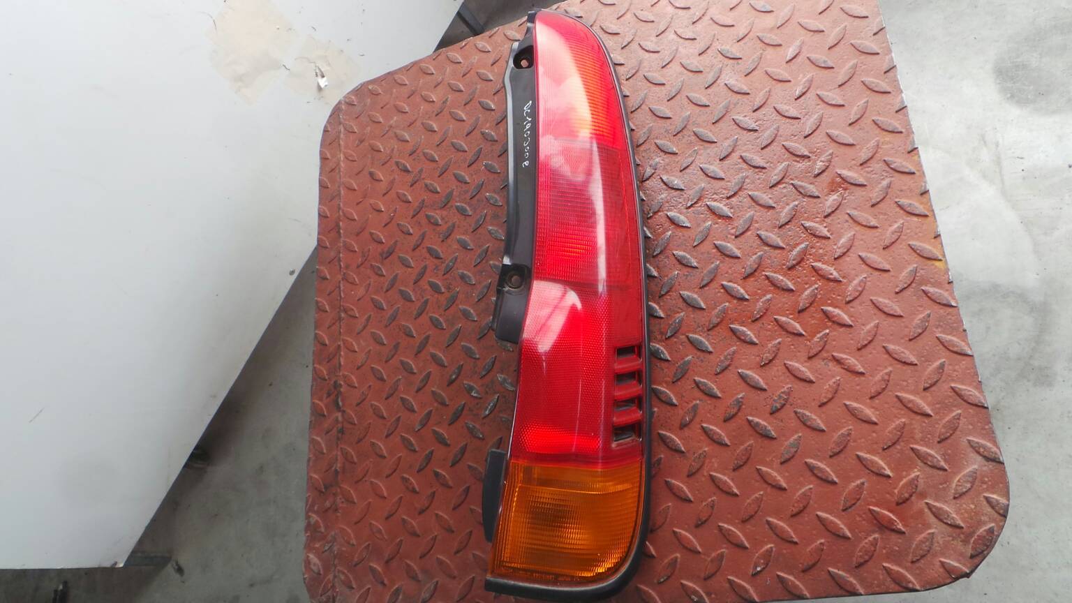 Right Tail light DAIHATSU Terios (J1_)