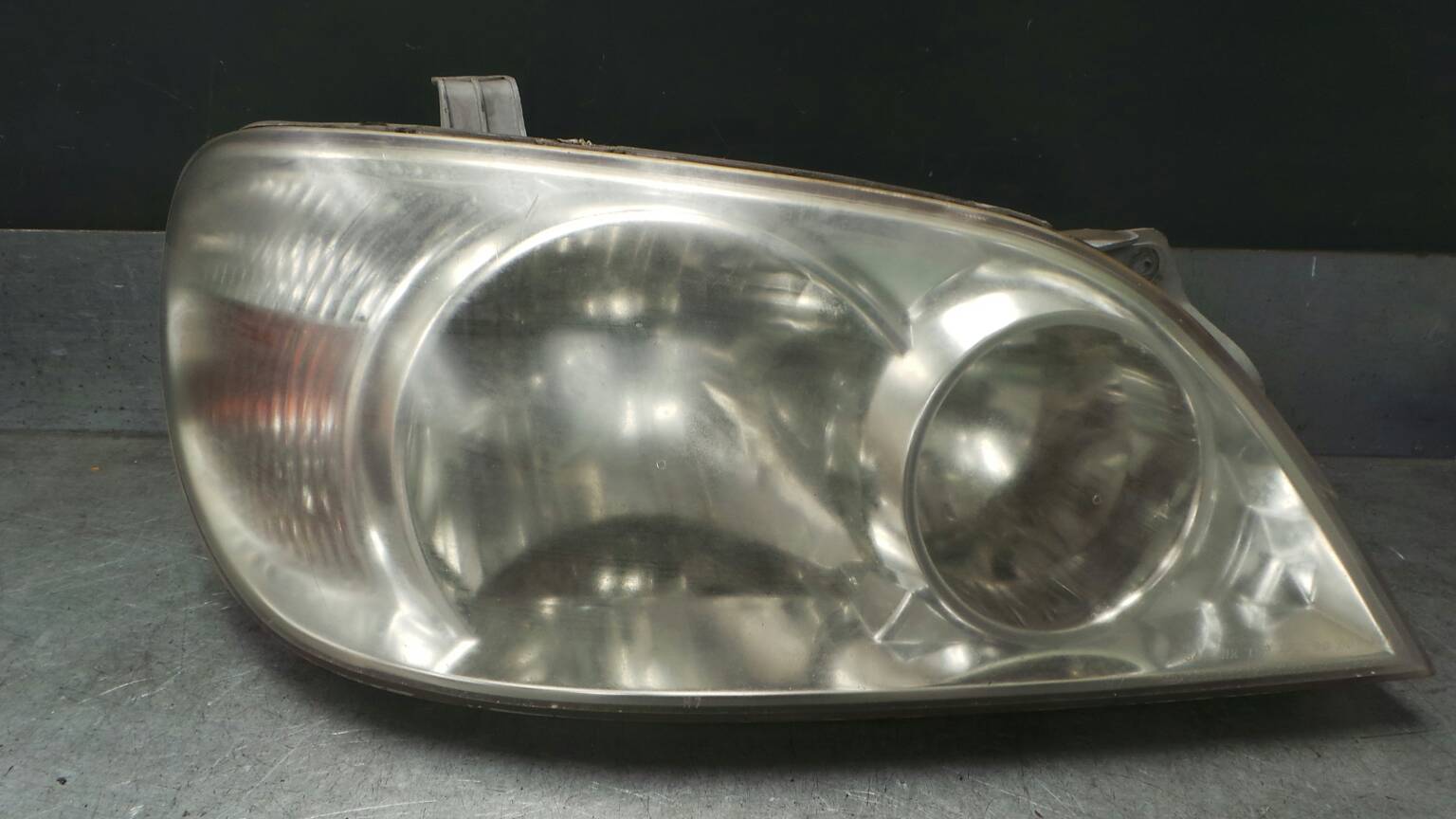 Ótica / farol direita KIA Carnival II (GQ)