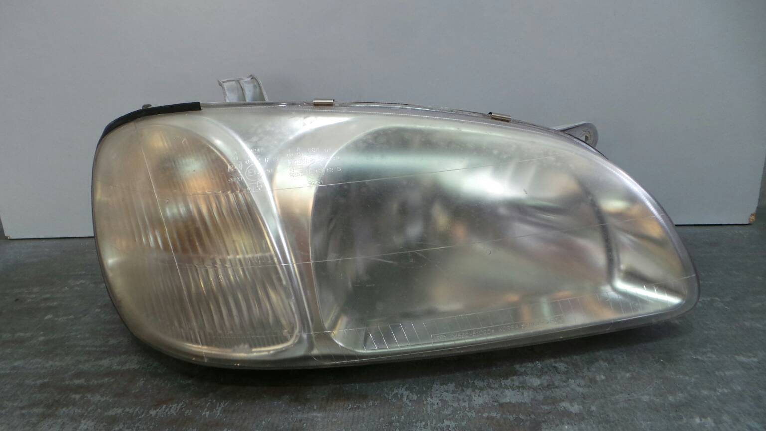 Right Headlight KIA Carnival I (UP)