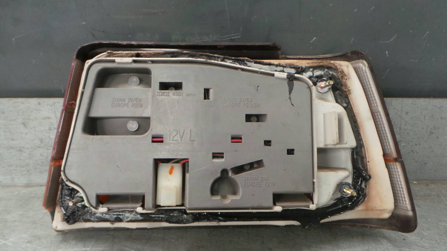 Farolim esquerdo NISSAN Sunny II Sedan (N13) Imagem-1