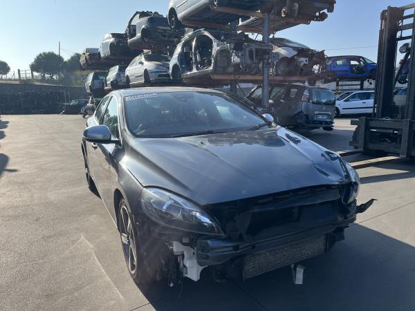 V40 Hatchback VOLVO - ID V_1998