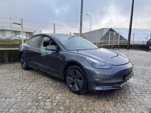 Model 3  TESLA - ID V_2045