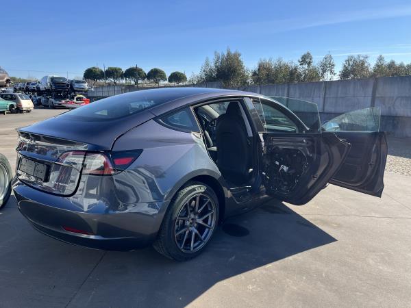 Model 3  TESLA - ID V_2047