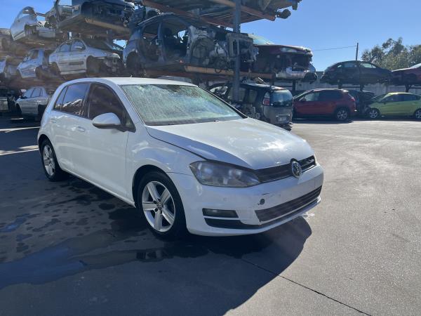 Golf VII  VOLKSWAGEN - ID V_2050