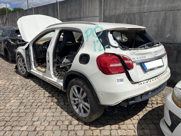 GLA  MERCEDES-BENZ - ID V_2085