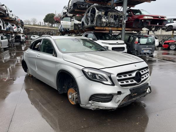 GLA  MERCEDES-BENZ - ID V_2087