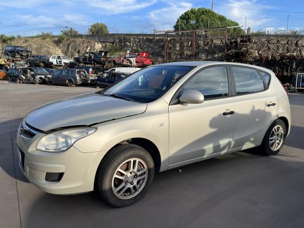 i30  HYUNDAI - ID V_916