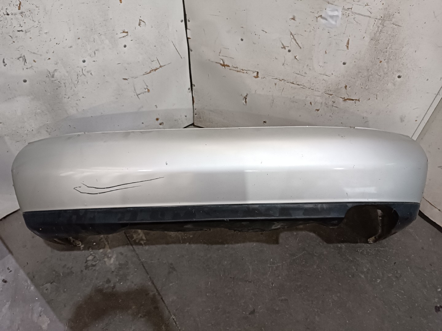 Pára-choques traseiro MITSUBISHI CARISMA (DA_) | 95 - 06