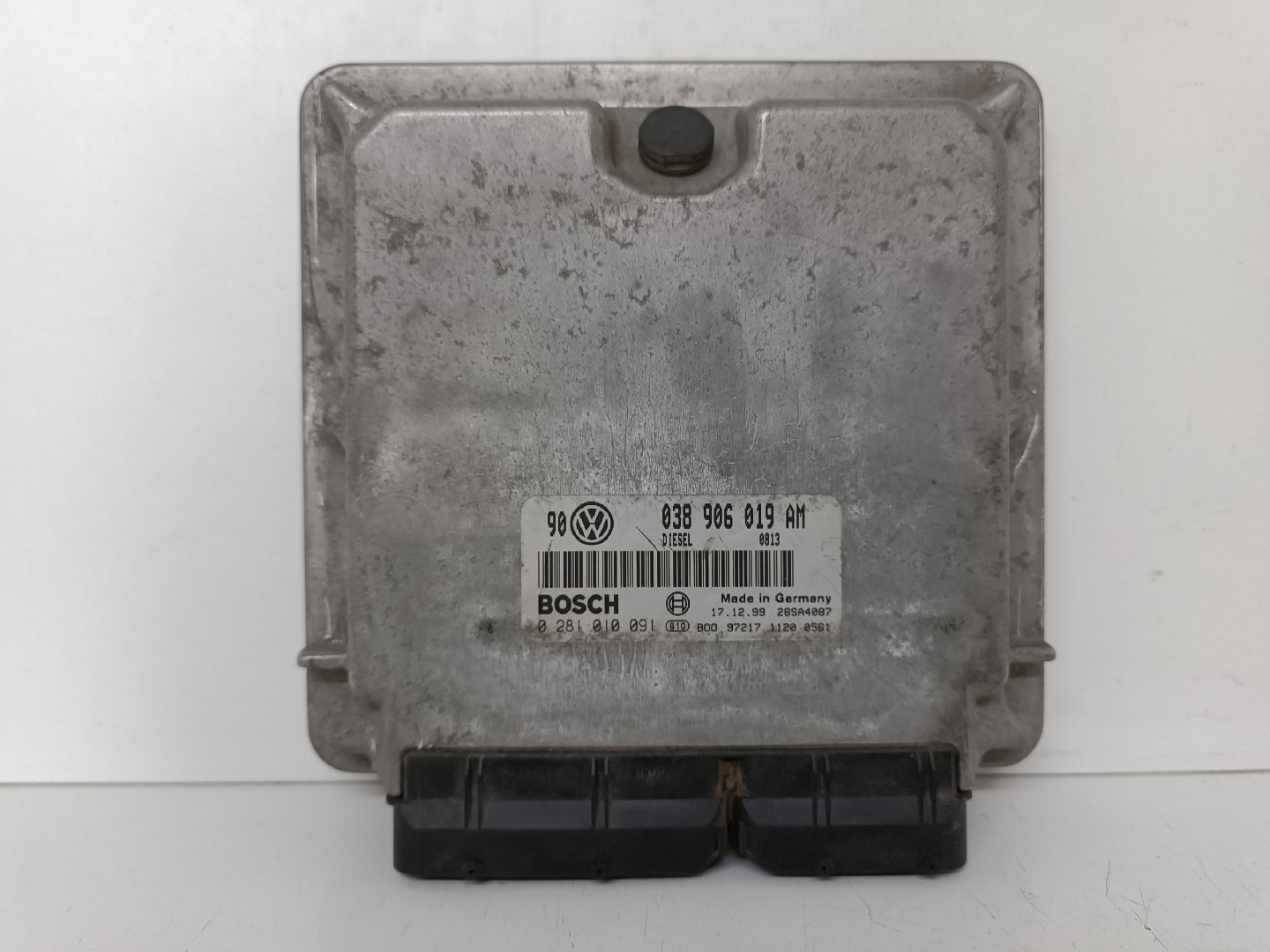 Engine Control Unit VOLKSWAGEN BORA (1J2) | 98 - 13
