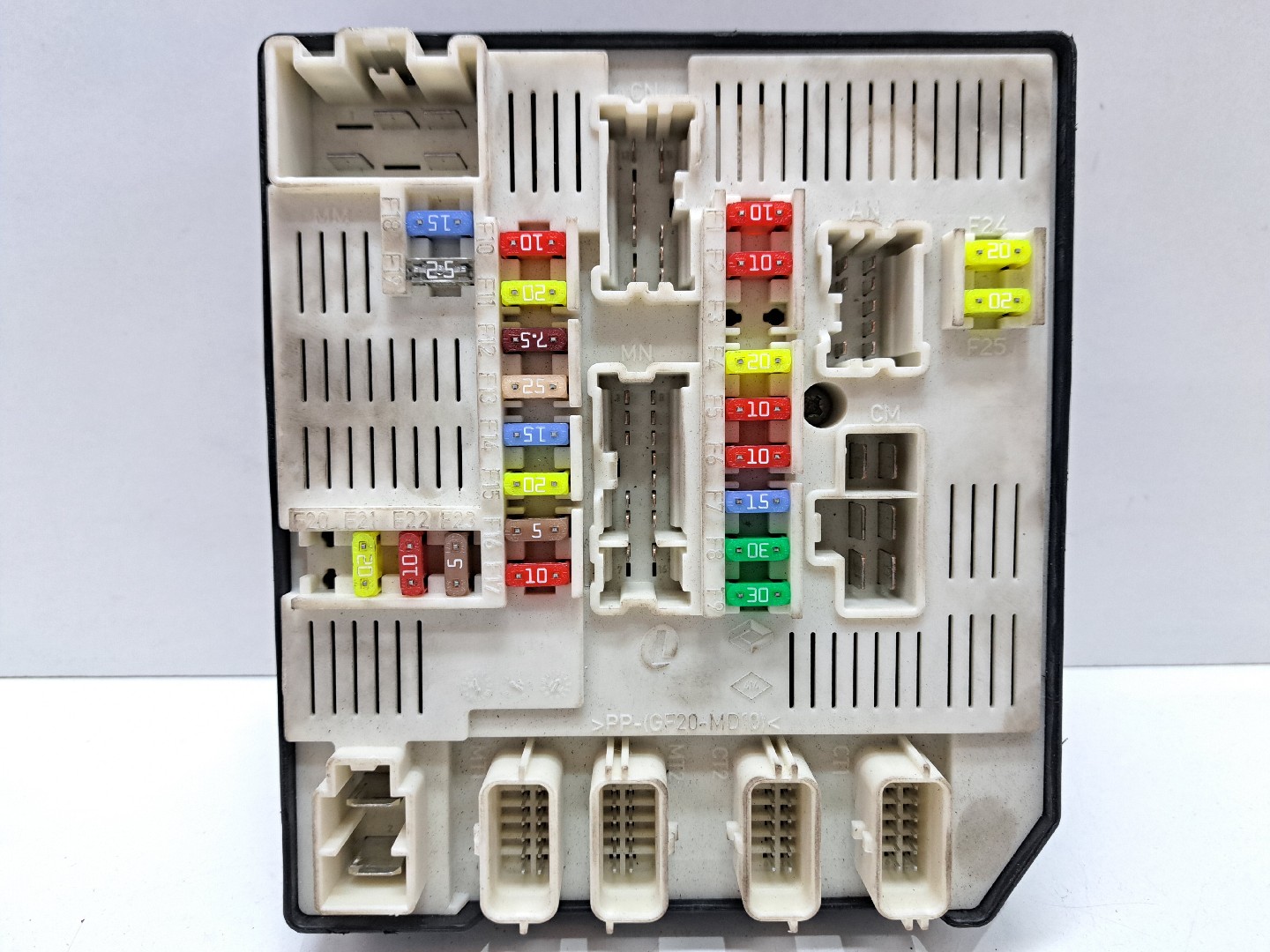 Fuse box diagram Renault Clio 5 (2020 – 2024) and relay with