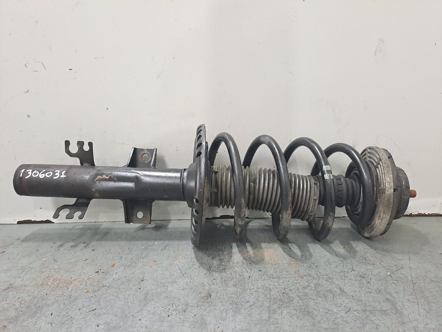 Right Front Shock Absorber VOLKSWAGEN TRANSPORTER T5 Caixa (7HA, 7HH, 7EA, 7EH) | 03 - 
