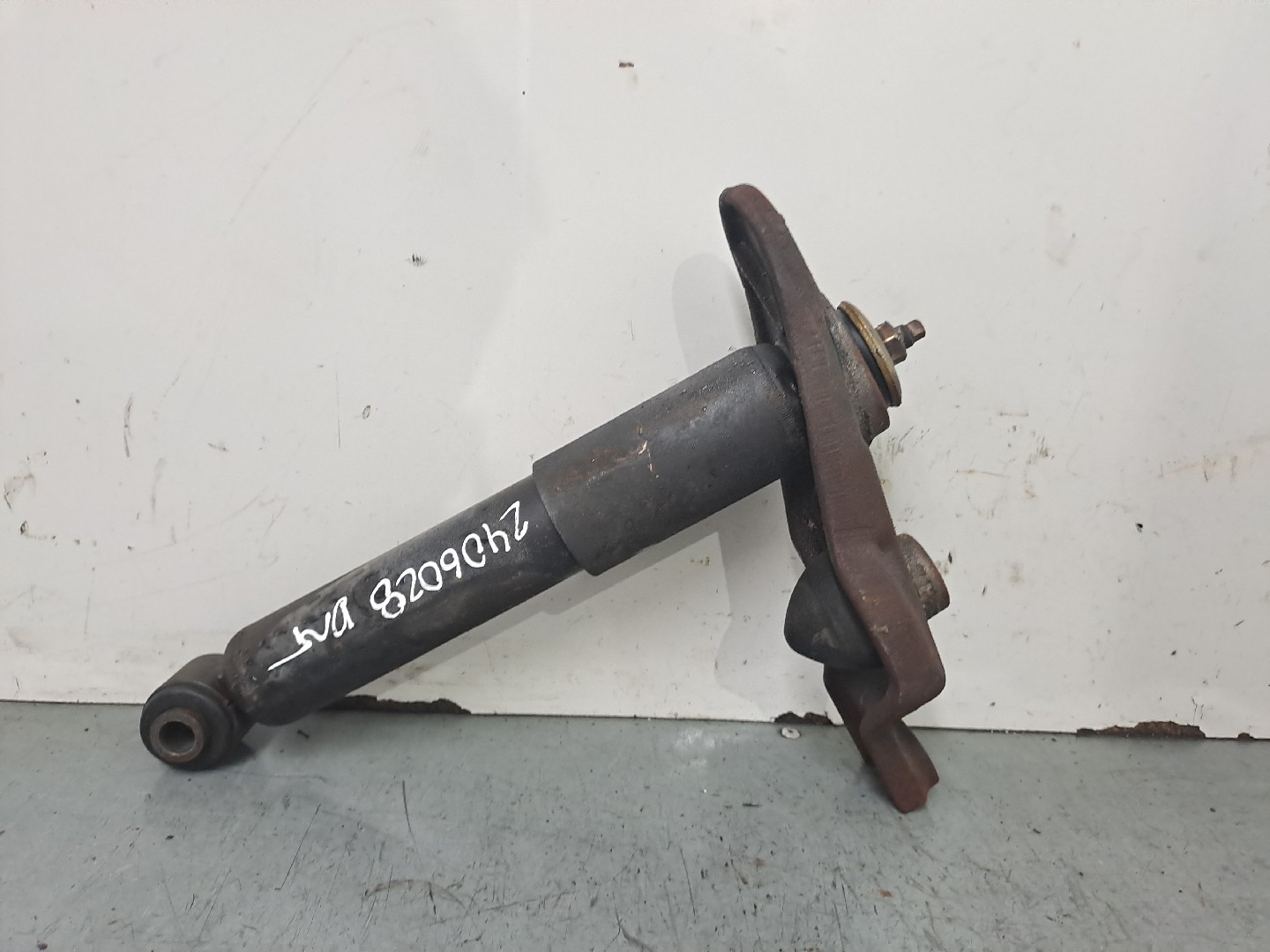 Right Front Shock Absorber VOLKSWAGEN TRANSPORTER IV Caixa (70A, 70H, 7DA, 7DH) | 90 - 03