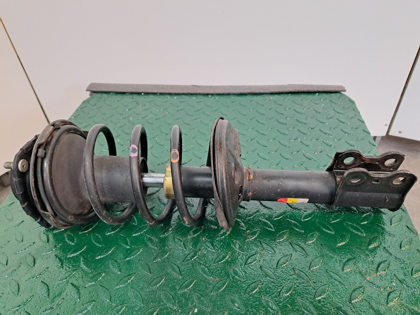 Right Front Shock Absorber TOYOTA AVENSIS (_T22_) | 97 - 03