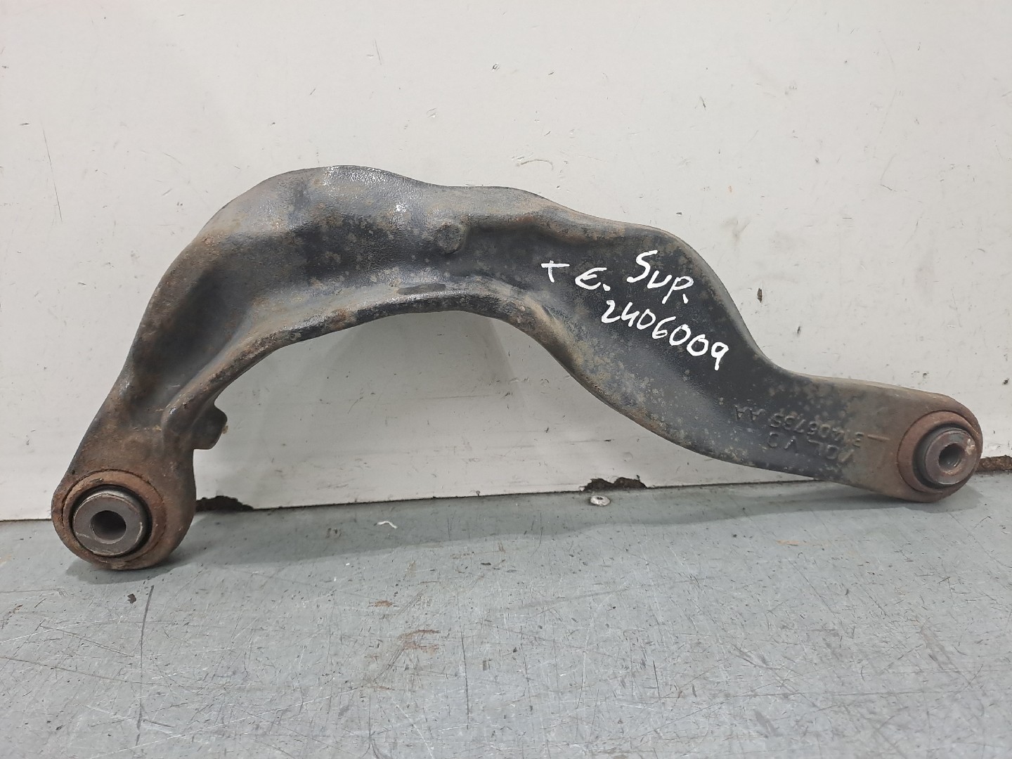 Left Rear Suspension Arm VOLVO V60 I (155, 157) | 10 - 