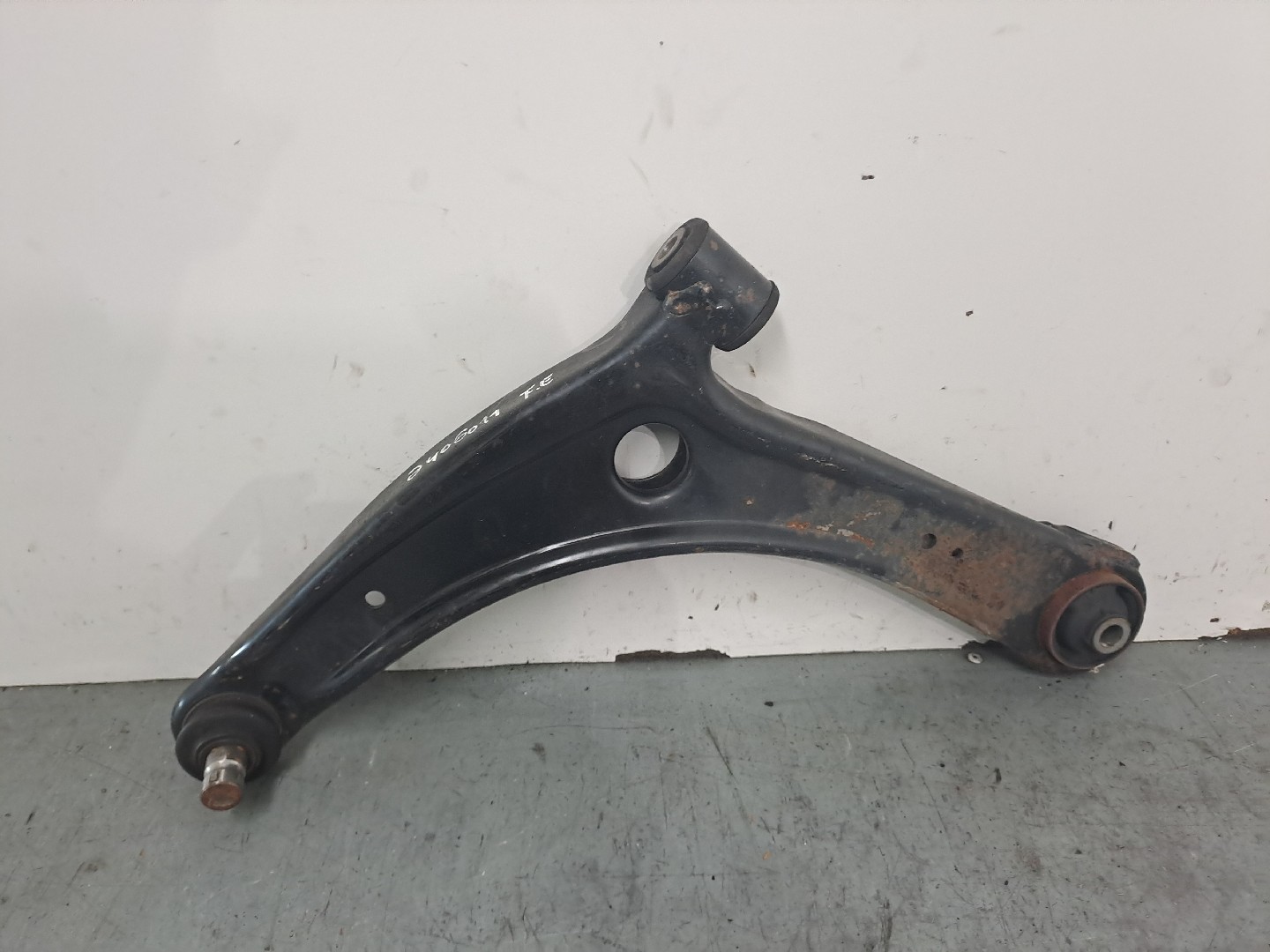 Braço suspensão frente esquerdo MITSUBISHI OUTLANDER III (GG_W, GF_W, ZJ, ZL) | 12 - 