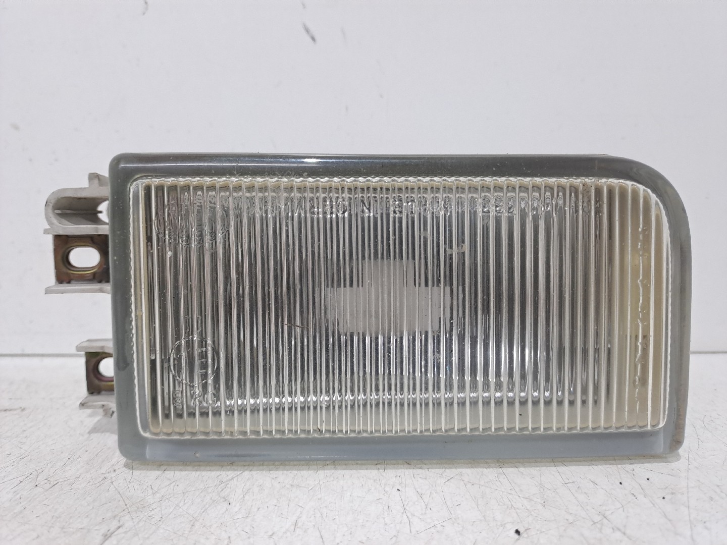 Farol Nevoeiro frente esquerdo VOLKSWAGEN PASSAT (3A2, 35I) | 88 - 97
