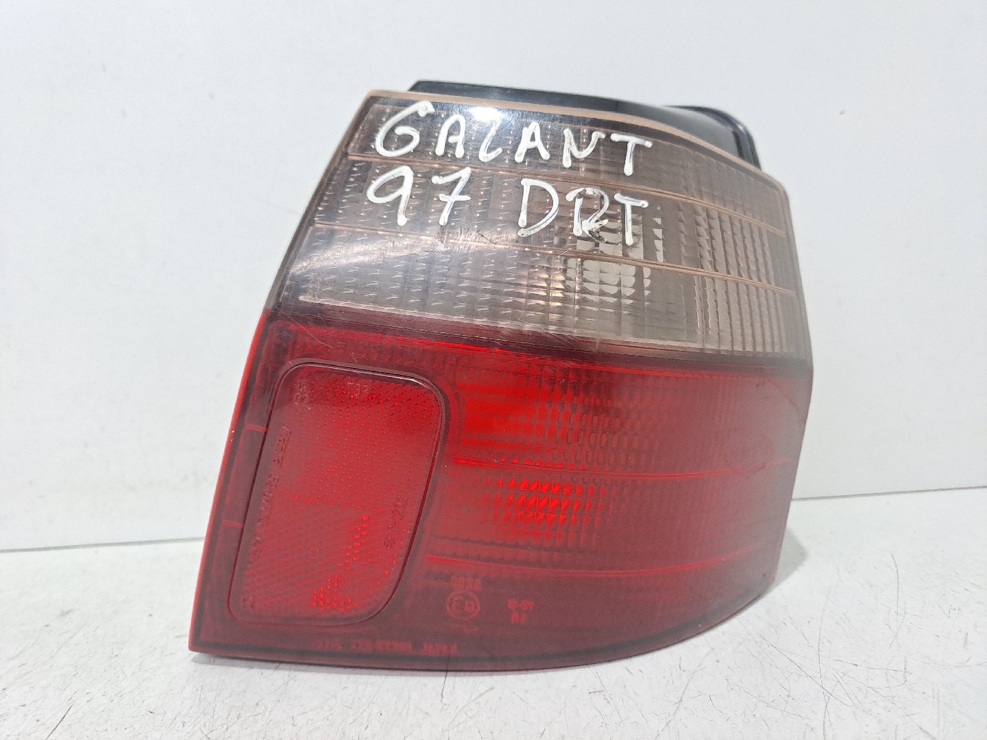 Right Taillight MITSUBISHI GALANT VI Combi (EA_) | 96 - 03