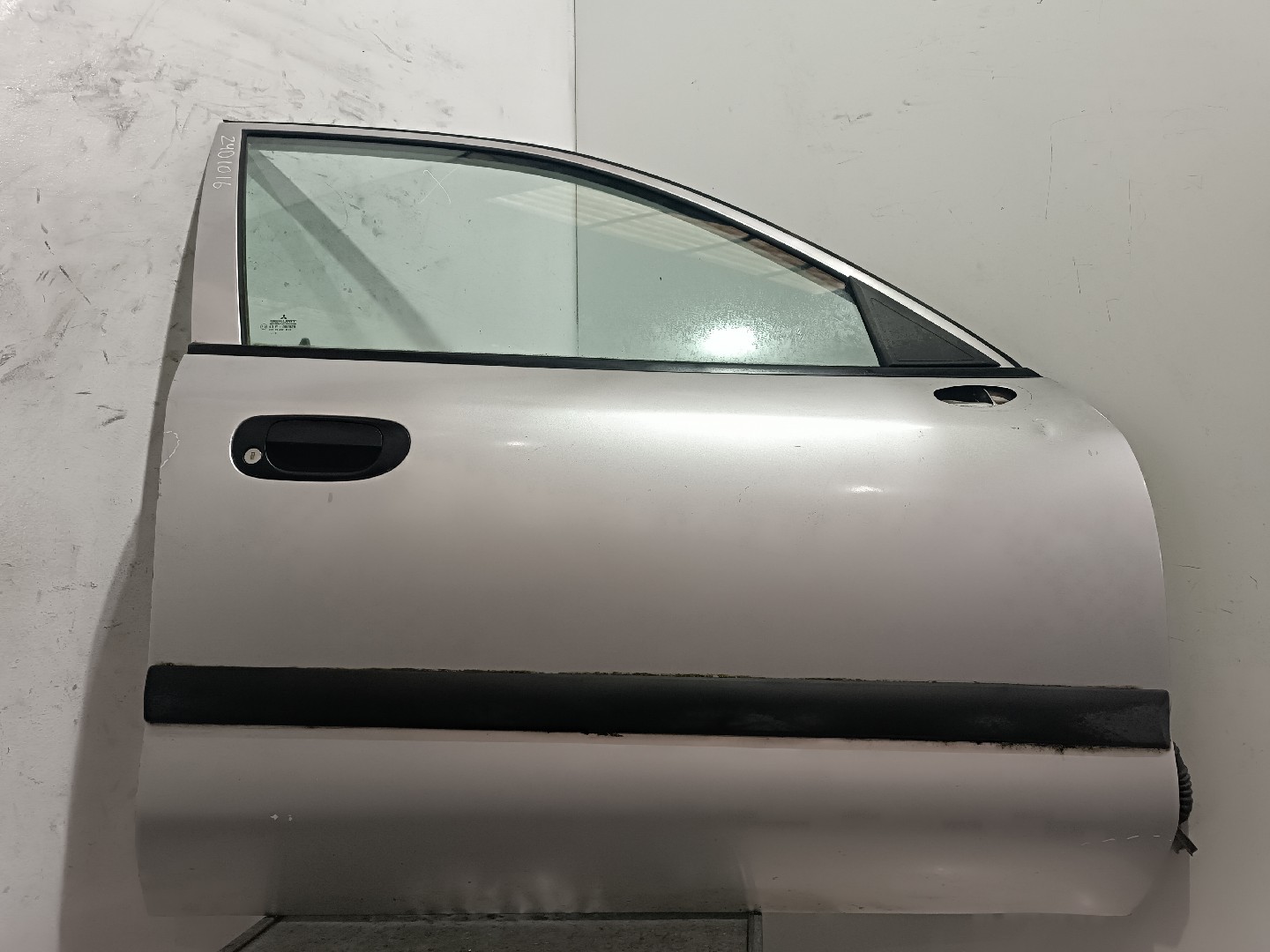 Right Front Door MITSUBISHI CARISMA três volumes (DA_) | 96 - 06