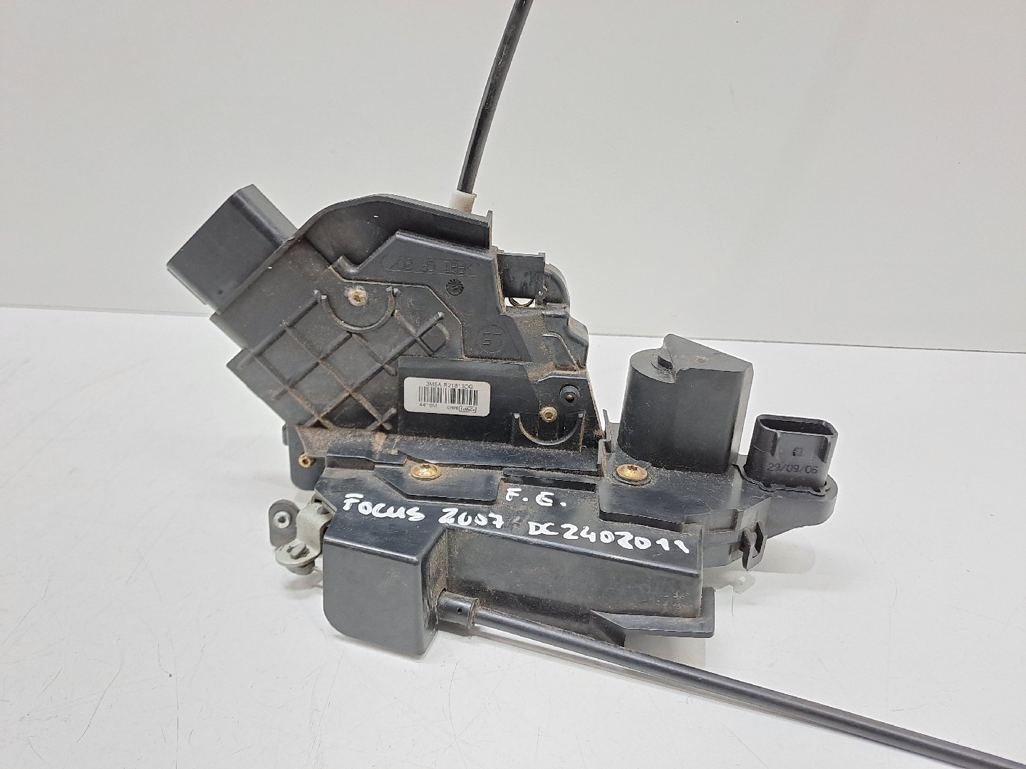 Fechadura frente esquerda FORD FOCUS II Turnier (DA_, FFS, DS) | 04 - 12
