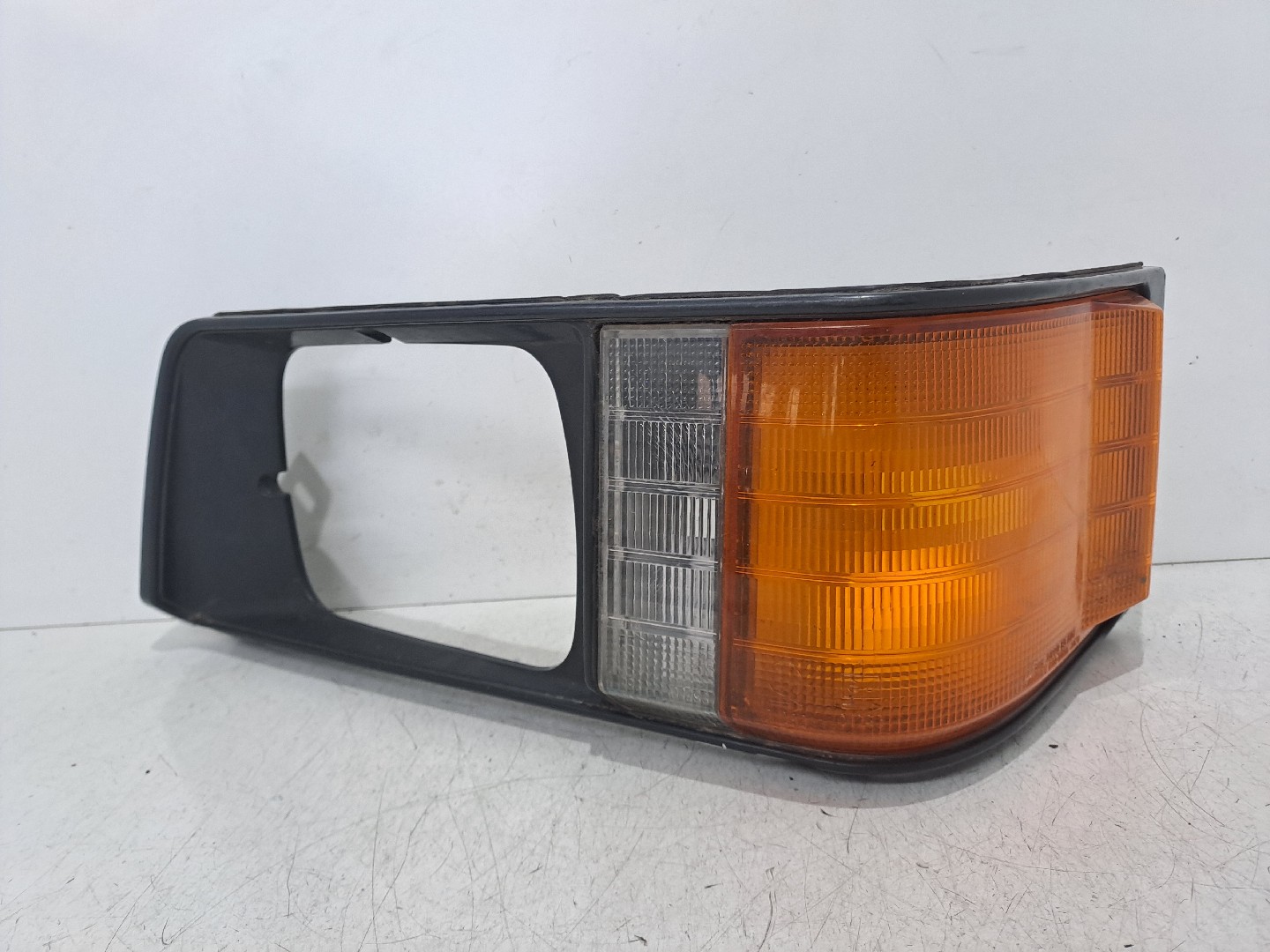 Pisca frente esquerdo MITSUBISHI L 300 III Caixa (P0_V, P1_V, P_2V) | 86 - 13