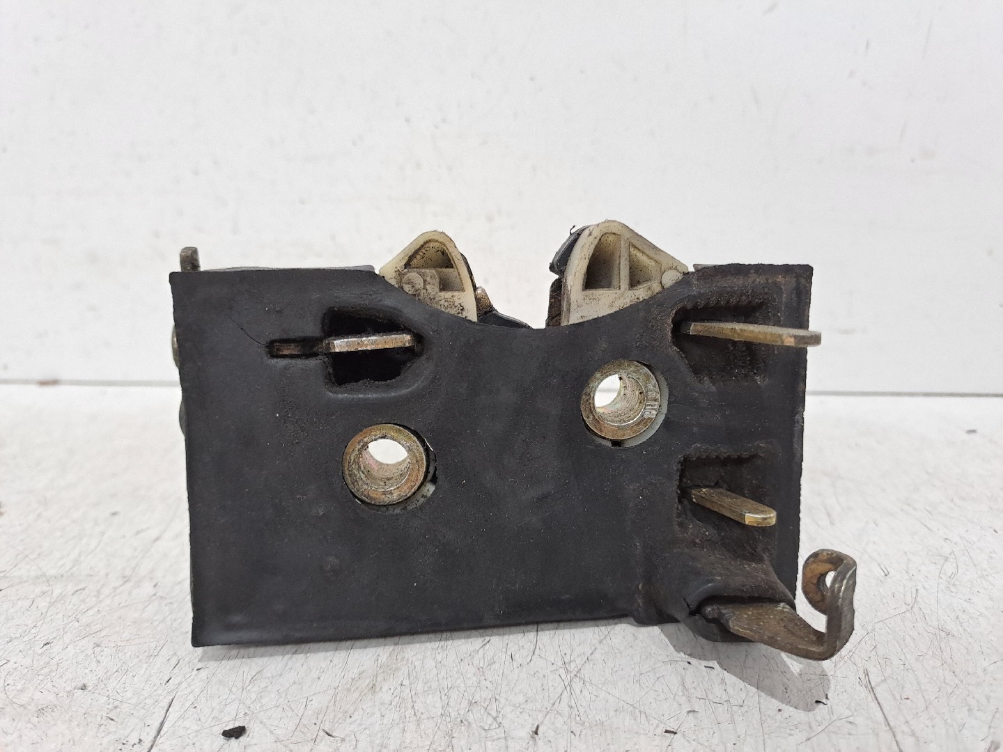 Fechadura trás esquerda AUDI 80 (89, 89Q, 8A, B3) | 86 - 91