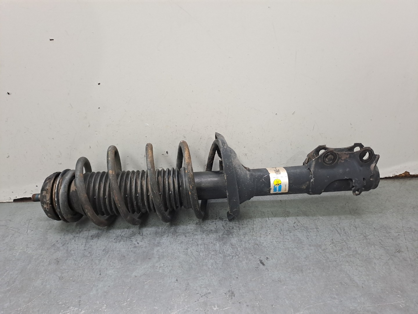 Right Front Shock Absorber VOLKSWAGEN POLO (6N1) | 94 - 99