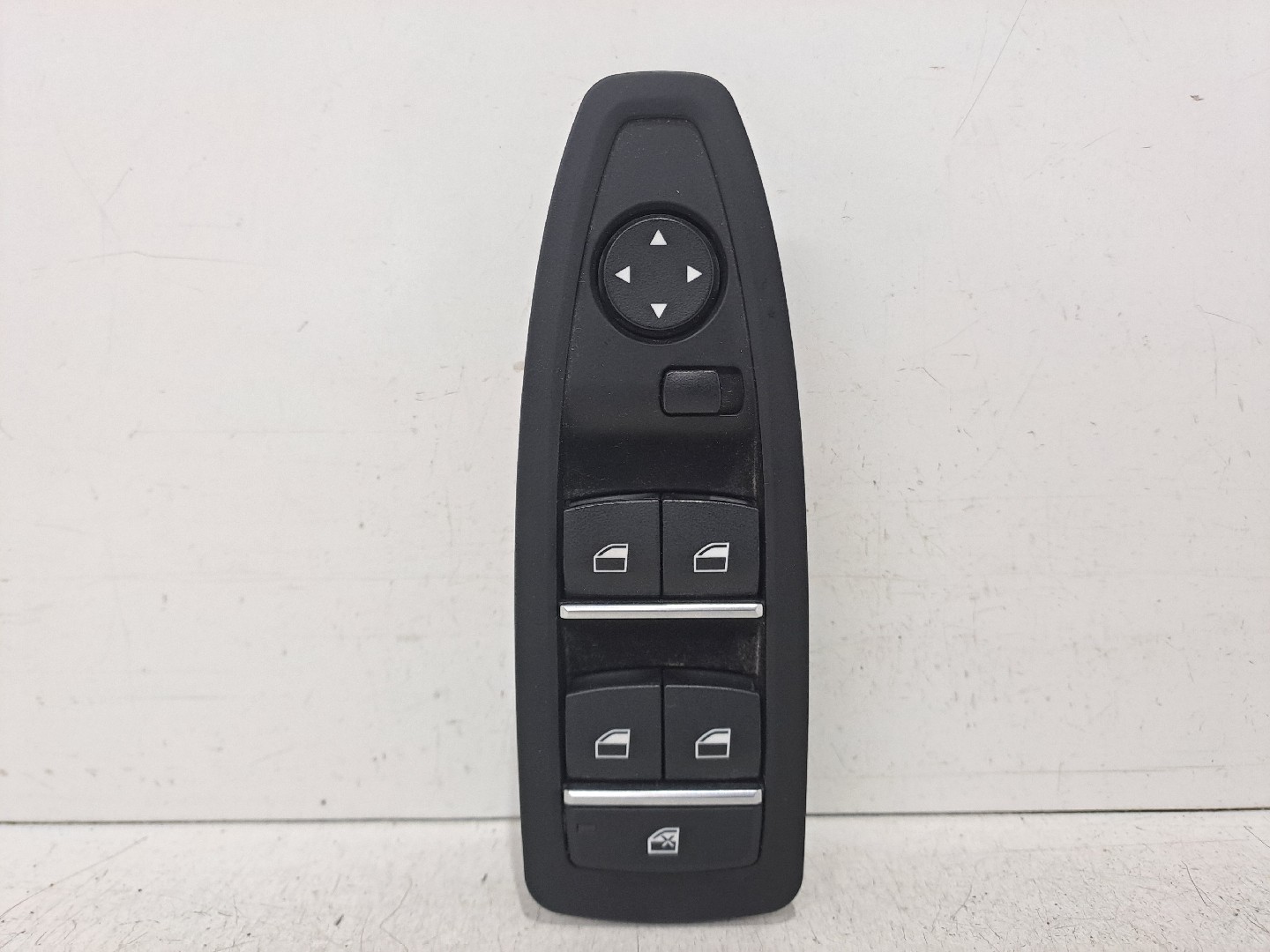 Left Front Window Switch BMW 1 (F20) | 11 - 19