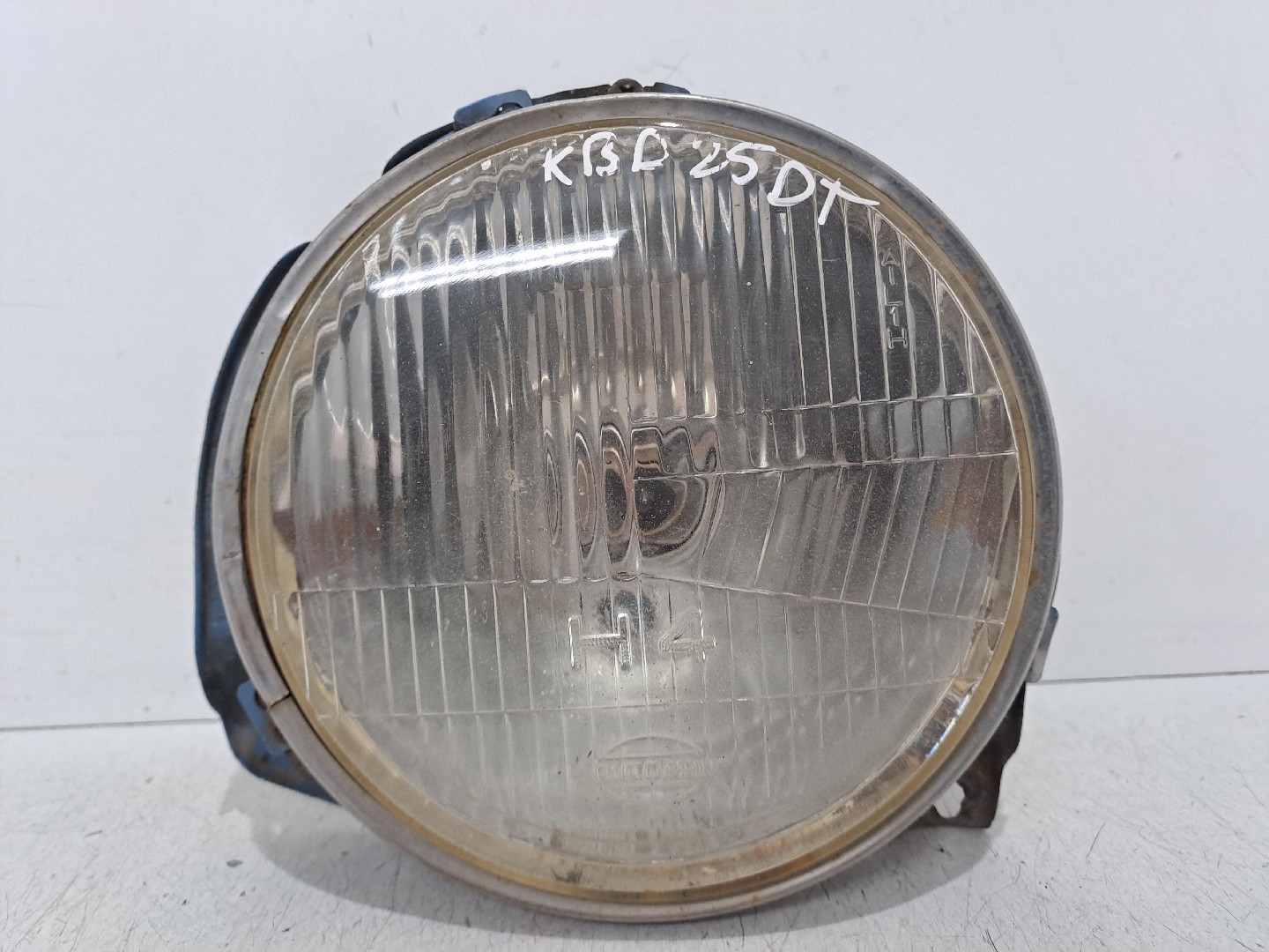 Optica direita ISUZU KBD 25