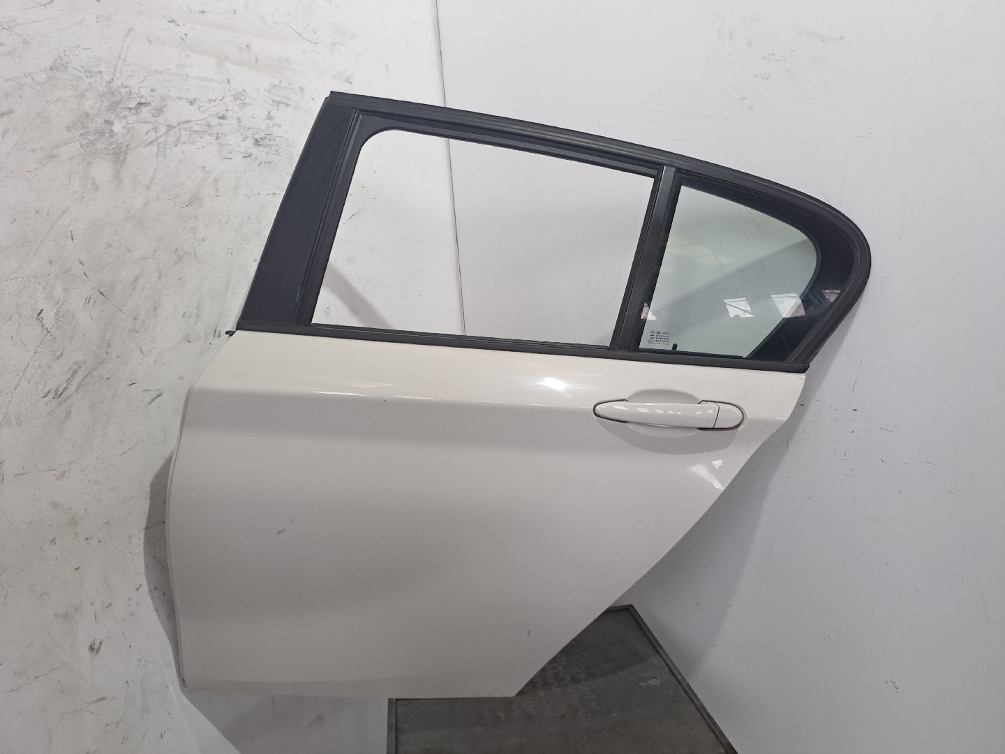 Left Rear Door BMW 1 (F20) | 11 - 19