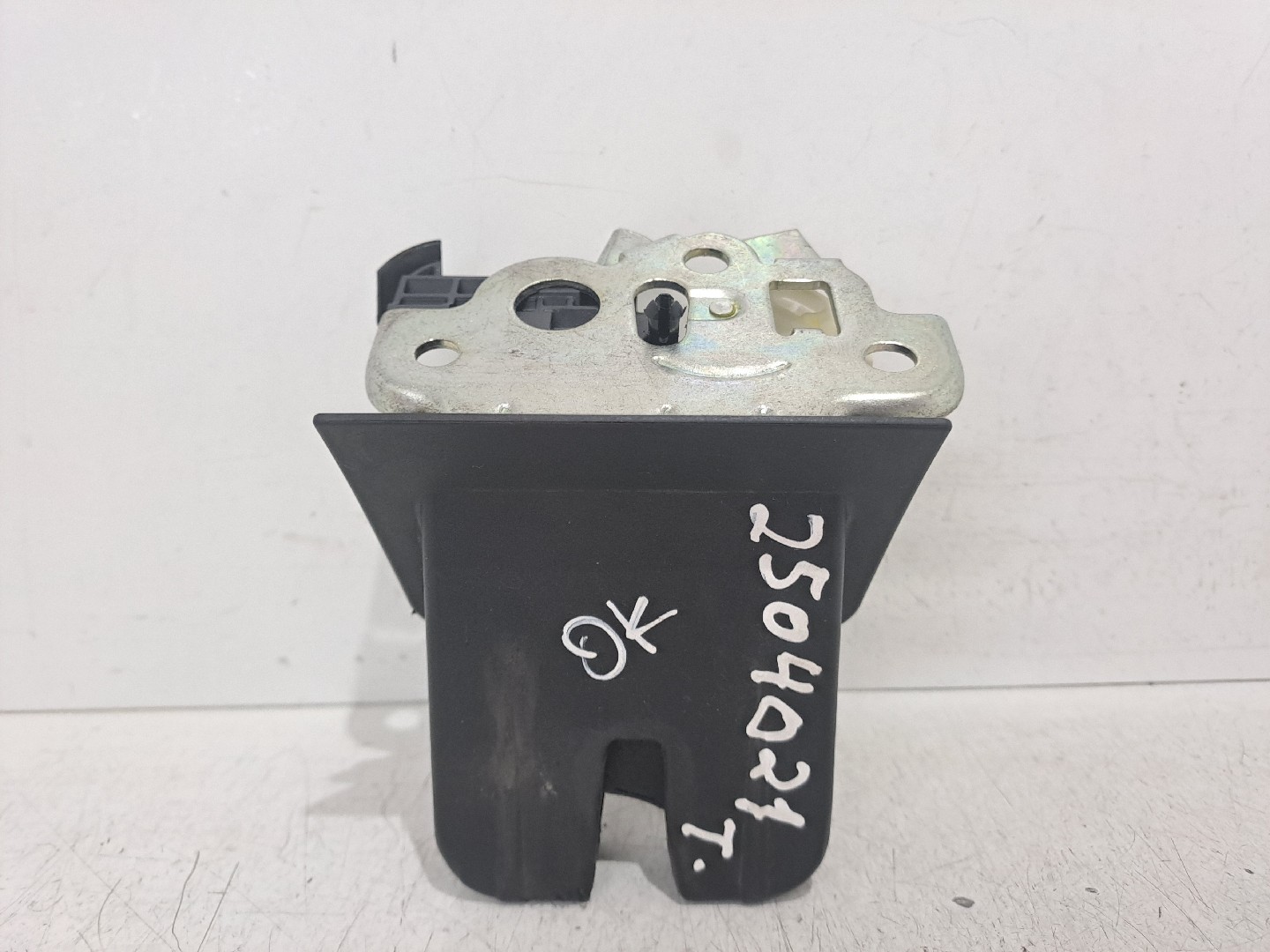 Tailgate Lock AUDI A6 Avant (4F5, C6) | 04 - 11
