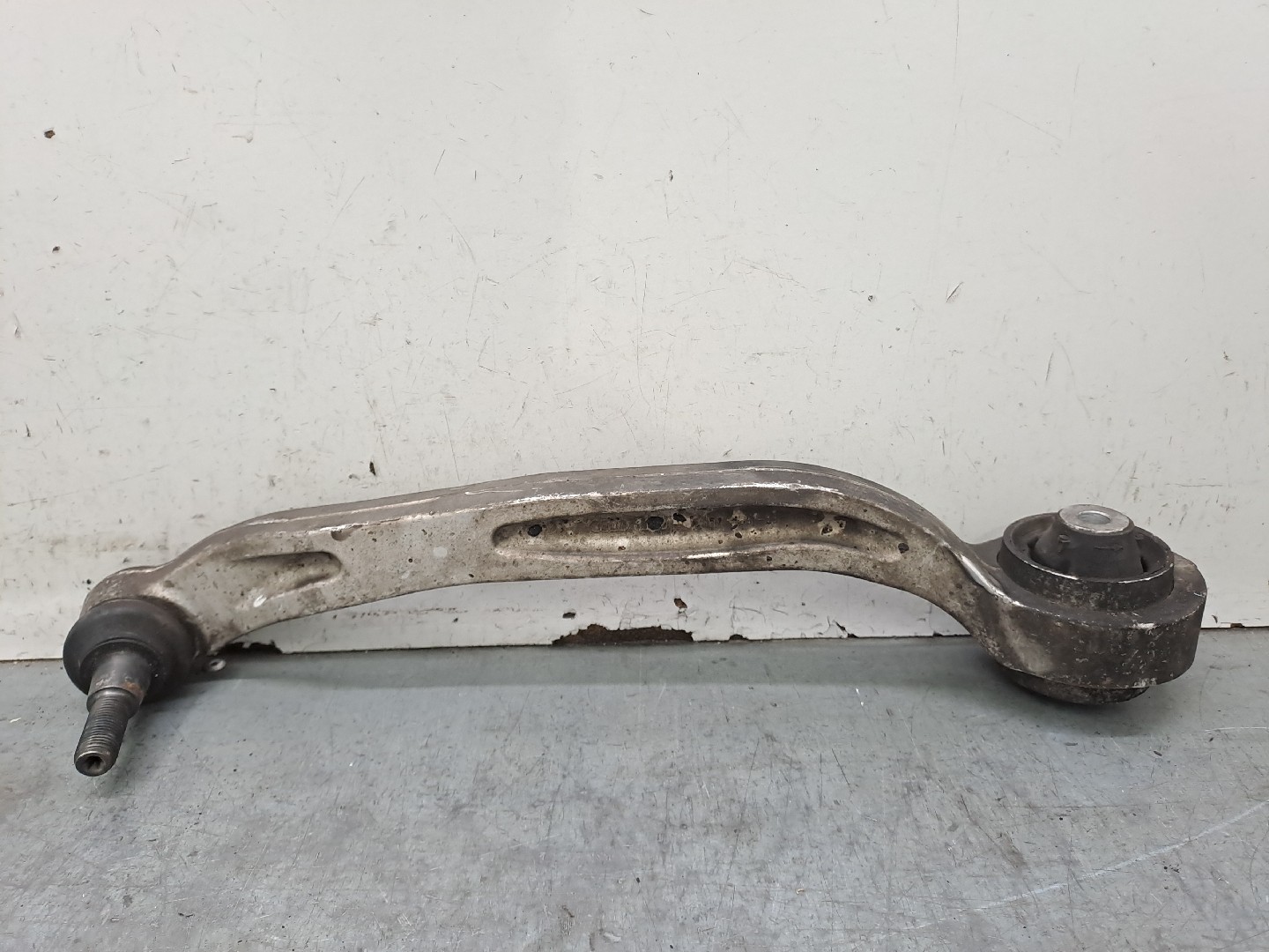 Braço suspensão frente esquerdo AUDI A6 Avant (4F5, C6) | 04 - 11