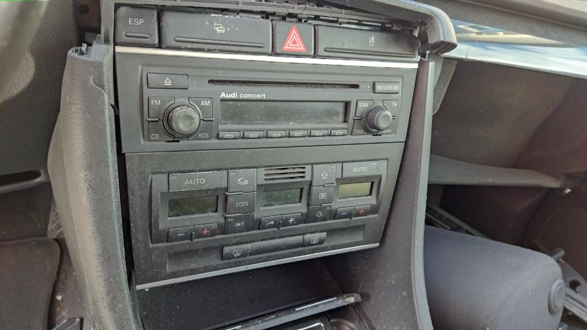 Radio Audi A4 B7 8E0057185KX - METO pièces de rechange