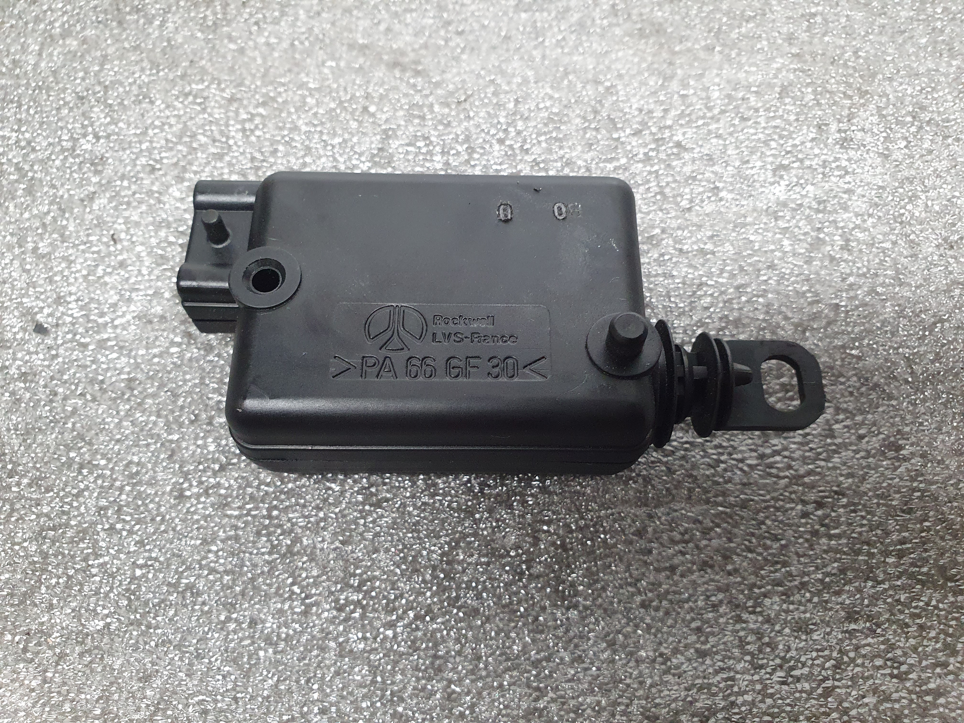 Motor Fecho Mala RENAULT CLIO II Caixa (SB0/1/2_) | 98 - Imagem-1 Motor Fecho Mala RENAULT CLIO II Caixa (SB0/1/2_) | 98 - Imagem-1